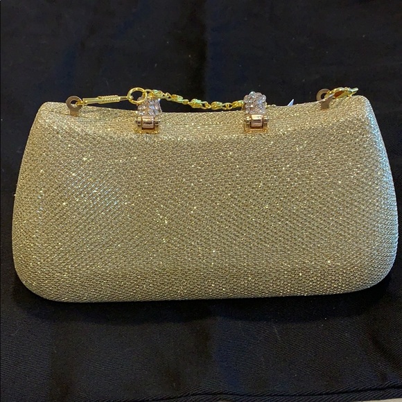 CLUTCH - Picture 3 of 5